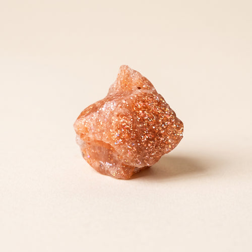 Raw sunstone with coppery glitter